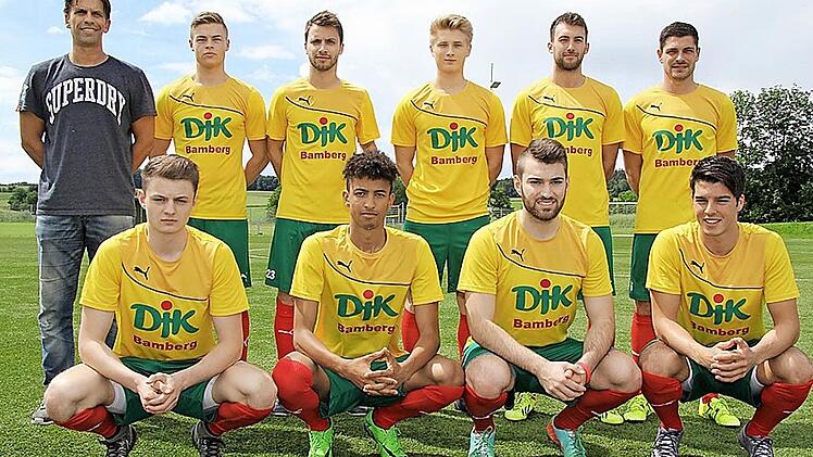 Die Neuzugänge der Bayernliga-Mannschaft der DJK Don Bosco Bamberg (stehend v. l.): Trainer Gerd Schimmer, Ulrich Spies, Daniel Schäffler, Martin Körner (alle FC Eintracht Bamberg), Nicolas Esparza (SC Eltersdorf), Alexander Eckert (VfL Frohnlach); (vorne v. l.) Pascal Niersberger, Calvin Sengül (beide FC Eintracht Bamberg), Alexander Toncic (TB St. Johannis Nürnberg), Luca Ljevsic (FC Eintracht Bamberg). Es fehlt: Jeffrey Vaina (FC Eintracht Bamberg).  Foto: anpfiff.info