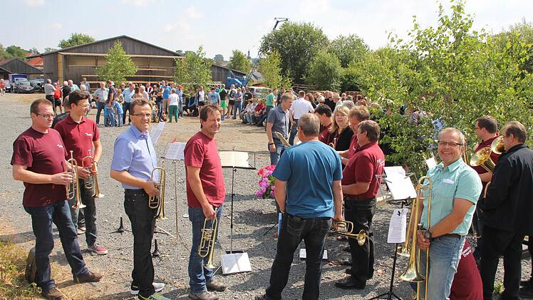 Der Posaunenchor Ermershausen gestaltete die Übergabe mit der Segnung musikalisch.