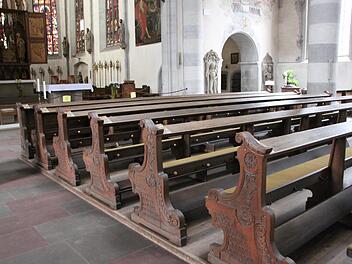 Nur noch die ersten Reihen der Kirchenbänke werden seit dieser Woche in der Stadtpfarrkirche beheizt.Heike Beudert