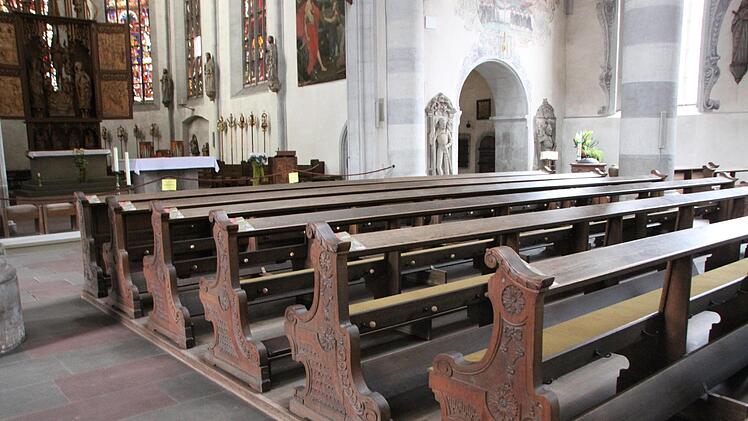 Nur noch die ersten Reihen der Kirchenbänke werden seit dieser Woche in der Stadtpfarrkirche beheizt.Heike Beudert