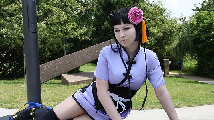 Alexandra Marbuch (18) aus Lichteneiche verkörpert Ran-Mao aus "Black Butler". "Leider", sagt sie, "ist das Kostüm bis auf Kleinigkeiten gekauft". Foto: nat