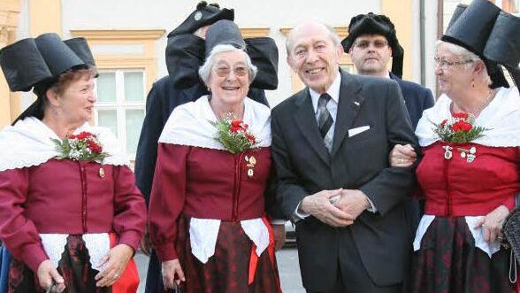 Das Archivbild entstand beim Empfang zum 80. Geburtstag von Paul Röhner im Jahr 2007. Da machten auch die "Regnitztaler" ihrem Ehrenmitglied ihre Aufwartung. Archivfoto: Barbara Herbst