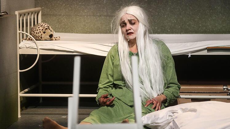 Szene aus "Forgotten Things" im Coburger Theater in der Reithalle.Foto: Henning Rosenbusch