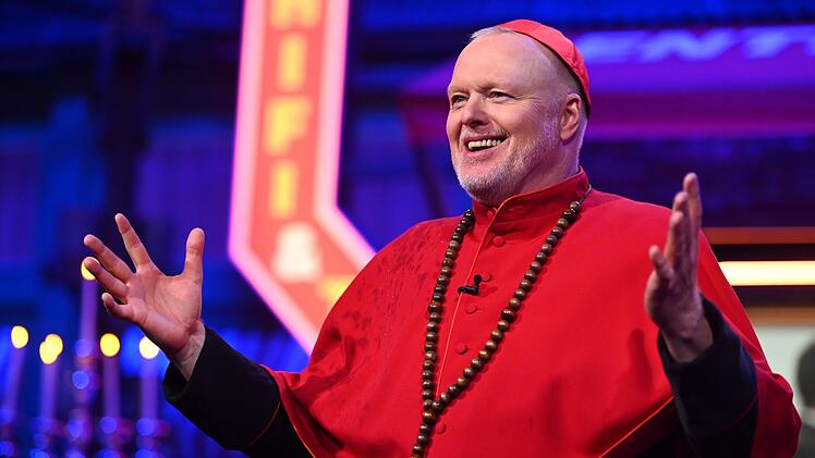 Stefan Raab ist bei "Du gewinnst hier nicht die Million" zum neuen Papst ernannt worden.