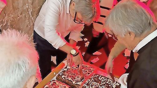 Anschnitt der Vasilopita.