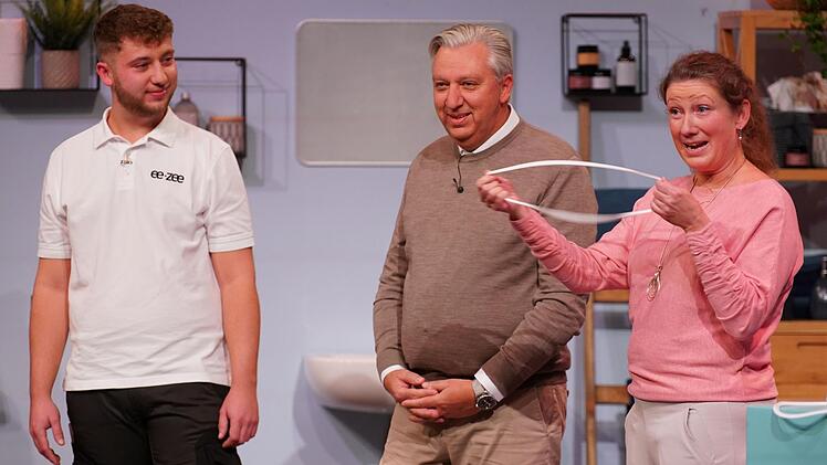 Sie haben den Bogen raus: Das Ehepaar Heiko und Sandra f&uuml;hren schon seit Jahrzehnten einen erfolgreichen Familienbetrieb im Heizungs- und Sanit&auml;rbereich. Und dort arbeitet auch Sohn Tom-Lewis. Gemeinsam stehen sie f&uuml;r das Start-up "eezee".