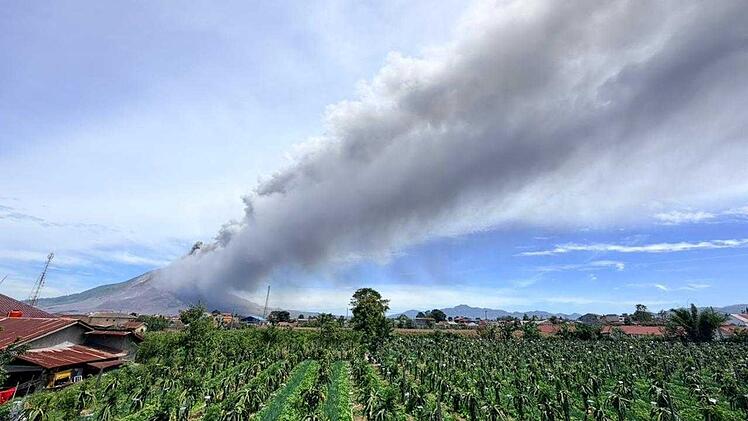 Vulkan Sinabung auf Sumatra ausgebrochen