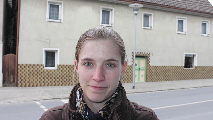 Andrea Trauner aus Höchstadt: "Ich kaufe meine Wurst beim Metzger und im Supermarkt. Beides ist für mich in Ordnung, so lange es mir schmeckt. Es kommt immer darauf an, was ich haben möchte , wie viel Zeit ich habe und ob ein Metzger in der Nähe ist. Das Wichtige ist für mich der Geschmack, denn wenn es mir schmeckt, dann bin ich auch bereit, einen höheren Preis zu bezahlen. Egal ob im Discounter oder beim Metzger. Es ist mir aber trotzdem sehr wichtig wo die Wurst herkommt und was wirklich d...