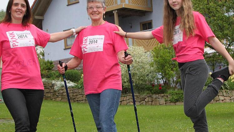 Mutter, Tochter und Enkelin: Roswitha Zeier (Mitte) hat Manuela und Selina Vogler (links) mit dem Pinklauf-Virus angesteckt. Foto: Ulrike Müller