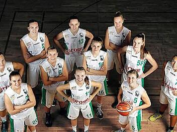 Der aktuelle Zweitliga-Kader der DJK Brose Bamberg, v.&nbsp;l.: Janett Perv, Sandra Schr&uuml;fer, Victoria Waldner, Mara M&uuml;nder, Anna Furman, Ramona Hesselbarth, Anika Hartmann, Magdalena Landwehr, Liisi Sokman, Julia F&ouml;rner, Svenja Zeis. Auf dem Bild fehlen Franziska Hager, Marie Ulsh&ouml;fer und Julika Gese. Foto: Daniel L&ouml;b