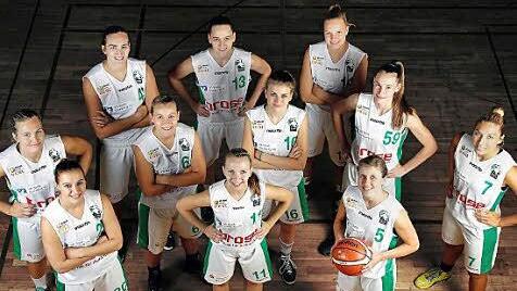 Der aktuelle Zweitliga-Kader der DJK Brose Bamberg, v.&nbsp;l.: Janett Perv, Sandra Schr&uuml;fer, Victoria Waldner, Mara M&uuml;nder, Anna Furman, Ramona Hesselbarth, Anika Hartmann, Magdalena Landwehr, Liisi Sokman, Julia F&ouml;rner, Svenja Zeis. Auf dem Bild fehlen Franziska Hager, Marie Ulsh&ouml;fer und Julika Gese. Foto: Daniel L&ouml;b