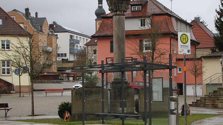 Die Bushaltestelle am Kriegerdenkmal hat sich etabliert, sagt Claus Schubert vom Omnibusbetrieb. Ihn hätten keine Beschwerden erreicht. Foto: Ulrike Müller