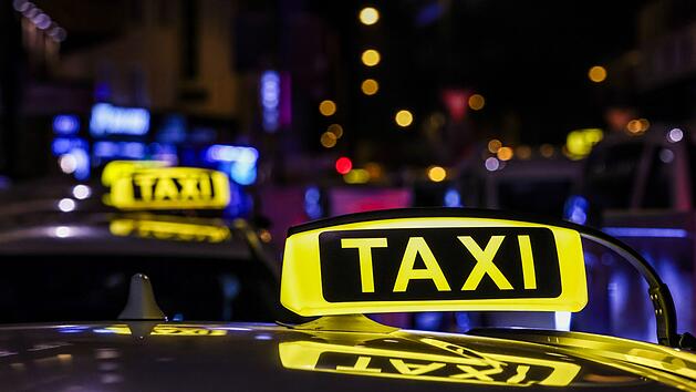 Schlägerei zwischen Taxifahrer und Fahrgast im Kreis Hof