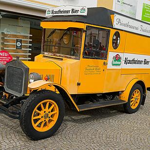 Historische Automobile und Motorräder