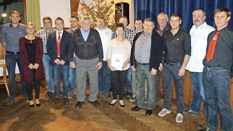 Im Rahmen der SV-Weihnachtsfeier wurden langjährige Mitglieder geehrt. Foto: Lothar Weidner