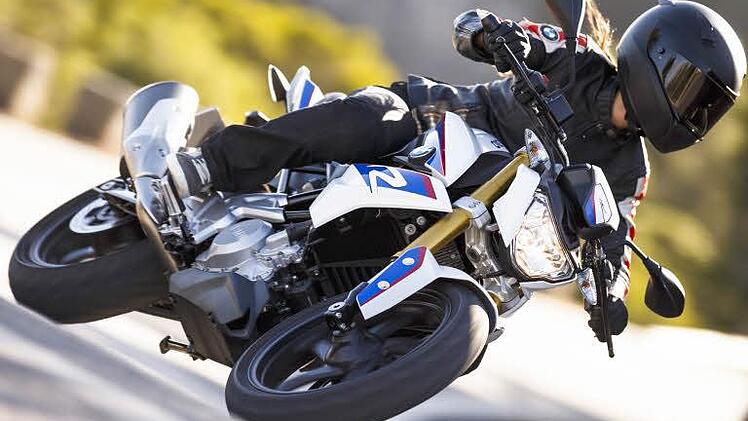 Dank entspannter Sitzposition lassen sich weite Etappen komfortabel zurücklegen. Foto: BMW/dpp-AutoReporter