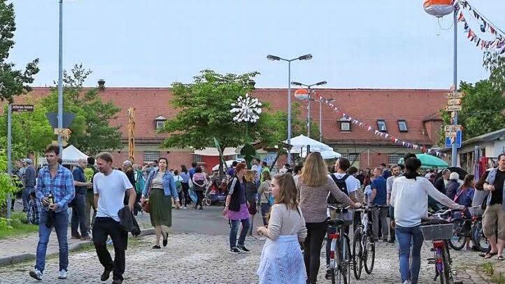 Im Mai hat das Kontakt-Kulturfestival die Lagarde-Kaserne belebt. Die ehrenamtlichen Organisatoren würden die Gebäude gerne dauerhaft nutzen. Doch gibt es verschiedene Interessen auf dem Gelände.  Foto: Riegerpess/Archiv