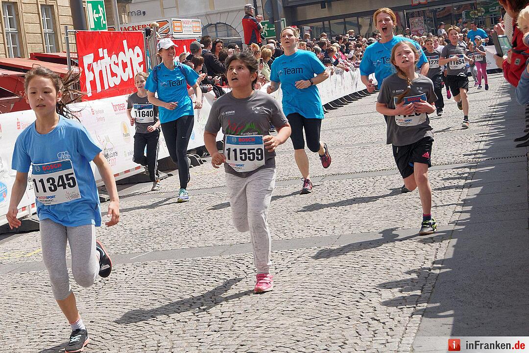 Weltkulturerbelauf 2017 in Bamberg: Der Zieleinlauf am Maxplatz