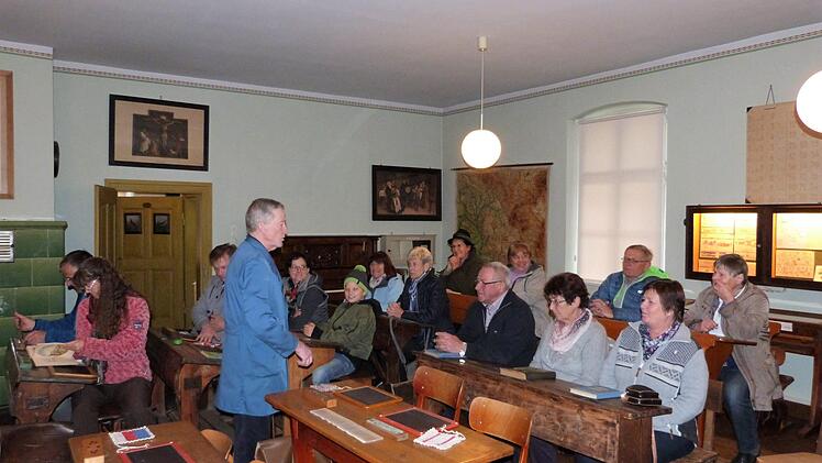 Ein historischer Unterricht im Dorfschulmuseum mit Lehrer Günter Wild war auch Bestandteil des Aktionstages.Werner Reissaus