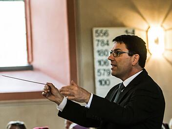 Kantor Markus Heunisch dirigierte das Konzert zum Advent in St. Georg.Foto: Archiv/Jochen Berger