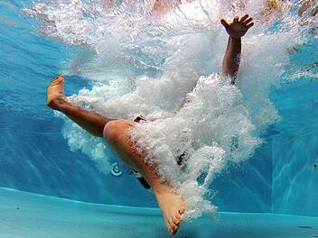 Lehramtsstudent soll in den Haßbergen Kinder beim Schwimmunterricht fotografiert haben.
