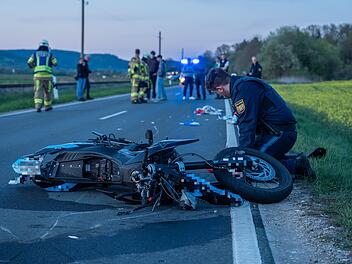 Schwerer Motorradunfall in der Fränkischen Schweiz: Zwei 17-jährige schwerverletzt