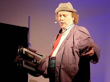 Arnulf Rating kam beim Hammelburger Publikum gut an mit seinem Programm "Akut". Foto: Gerd Schaar