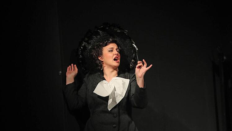 "Ausblick in ein schönes Land": ein szenischer Liederabend mit Musik von Erich Wolfgang Korngold feierte Premiere in der Coburger Reithalle.Foto: Henning Rosenbusch