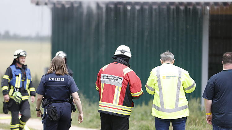 Scheunenunterstand brennt im Kreis Fürth
