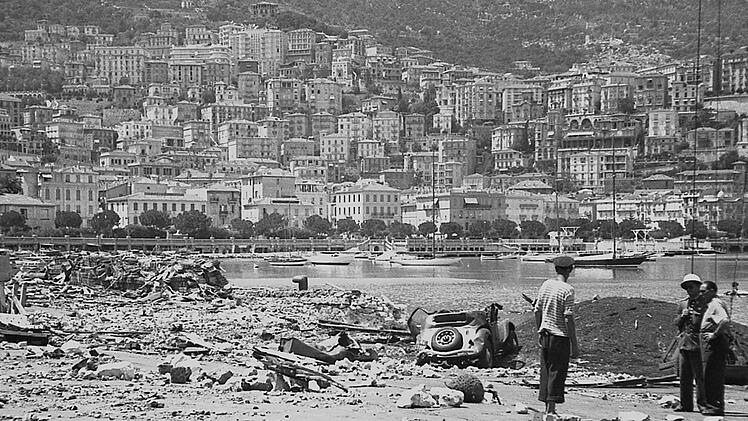 Die Bucht von Monaco, die während des Zweiten Weltkriegs zerstört wurde: Monaco war im Krieg von den Deutschen besetzt.