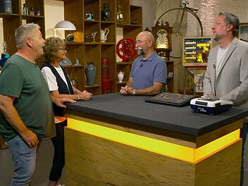 Gemeinsam mit seiner Ehefrau Iris wollte Peter den Erbschmuck seiner Mutter verkaufen, denn "er hat keinen emotionalen Wert". Am meisten reizte ihn, das Geld "hemmungslos zu verjubeln".