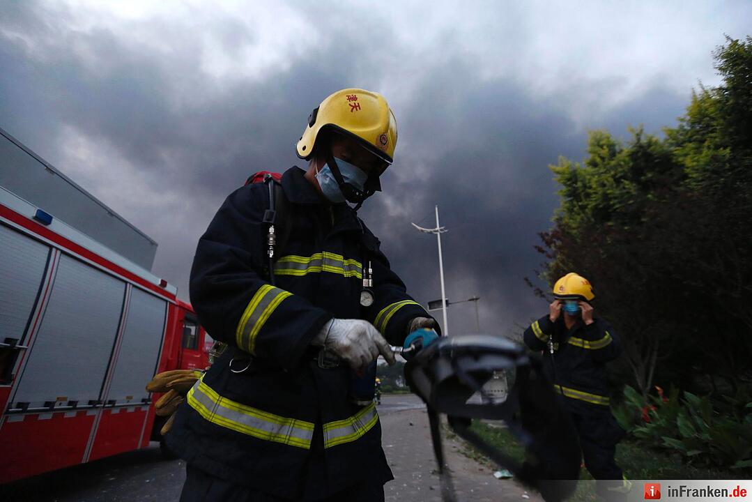 Huge explosion rocks Chinese port city of Tianjin
