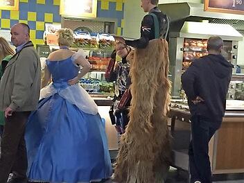 Auch Chewbacca (ohne Oberteil) hat mal Hunger.  Foto: Leo Hühnlein