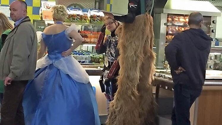 Auch Chewbacca (ohne Oberteil) hat mal Hunger.  Foto: Leo Hühnlein