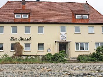 Bereits Mitte Juni wird die ehemalige Gaststätte abgerissen. Dafür entstehen hier 38 neue Wohnungen. Foto: Dominic Buckreus