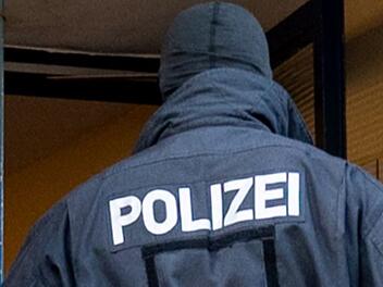 N&uuml;rnberg: Polizei durchsucht mehrere Wohnungen - Verdacht auf Mitglieder "militanter Linksextremisten"