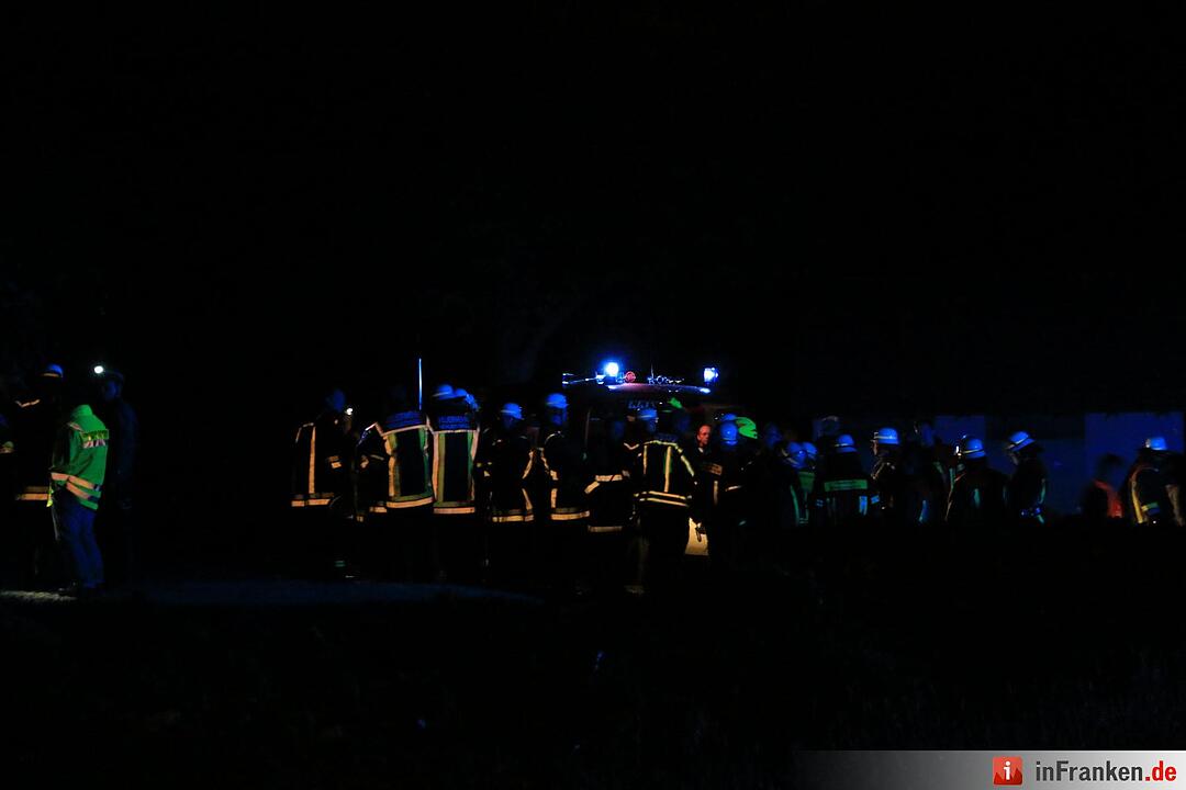 Ein Mann ist  in einem Waldstück bei Ebermannstadt von einer Felskante gefallen. Er war im Drogenrausch halbnackt duch den Wald gerannt.