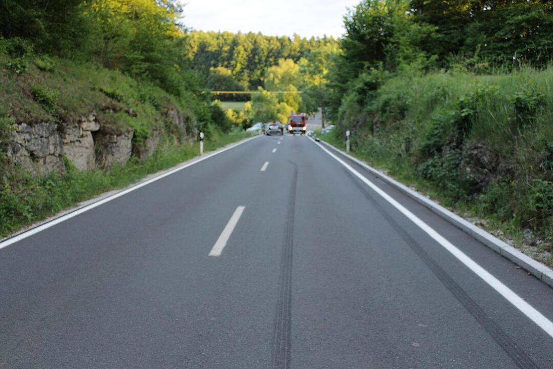 Kreis Forchheim: Autos kollidieren frontal auf B2 bei Betzenstein