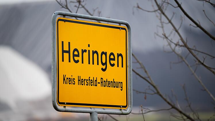Nur 40 Kilometer von Franken entfernt: Baby-Leiche in Haus in Heringen entdeckt, Frau (34) in Haft