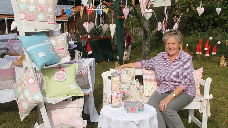 Renate Braunersreuther hatte für den bunten Markt in Schwarzach genäht.