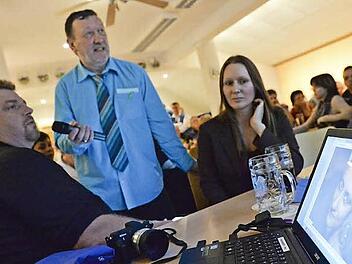 Frank (links) und Stefanie Becker setzen ihre Foto-Objekte gekonnt in Szene.