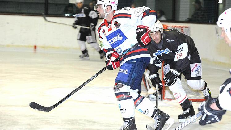 Derbyzeit: Szene aus dem Spiel der Kissinger Wölfe gegen den ESC Haßfurt. Foto: Hopf