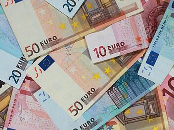 Ende des Jahres wird der Schuldenstand des Kreises Kronach vermutlich auf 8,882 Millionen Euro sinken. Symbolbild: Jens Wolf/ZB/dpa