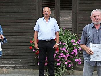 Ehrung bei den Seßlacher Siedlern (von rechts): Hans Vogt, Franz Steinert, Erwin Gradl, Regina Autsch, Hans-Jürgen Amend  Foto: Bettina Knauth