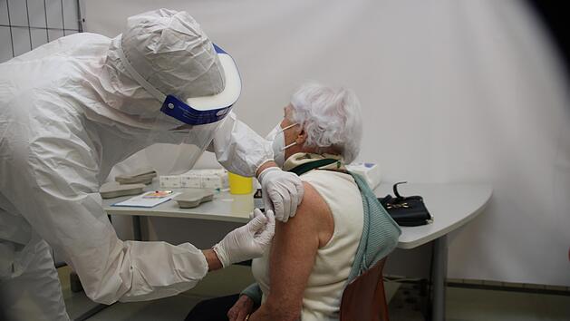 Der Landkreis Kulmbach setzt sein Impfangebot mit Astrazeneca für über 60-Jährige fort.