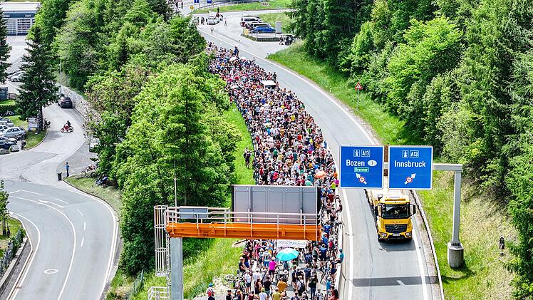 Demonstration und Totalsperre auf Brennerautobahn