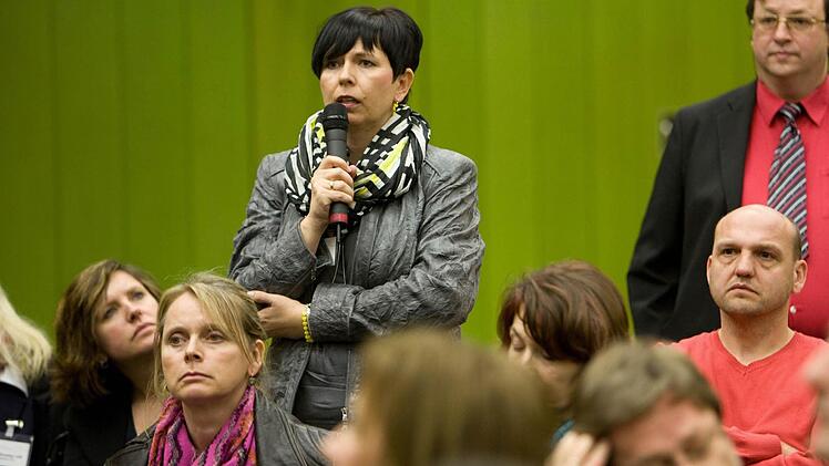 Kritische Gesichter in den Reihen der Eltern: Karin Michalski, Elternbeiratsvorsitzende am CVG, ist vom neuen Konzept nicht überzeugt.