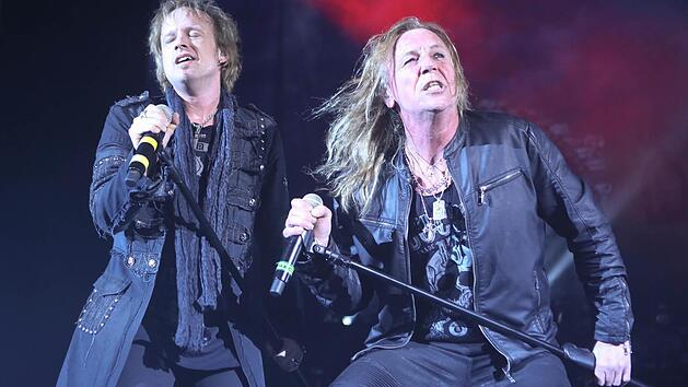 Tobias Sammet (links) und Biff Byford in ihrem Element Foto: RiegerPress