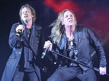 Tobias Sammet (links) und Biff Byford in ihrem Element Foto: RiegerPress