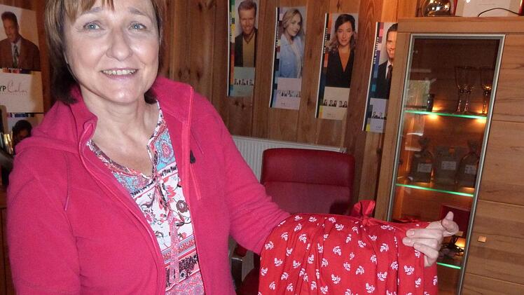 Anita Sack ist auch Farb- und Typberaterin  in der fränkischen Trachtenkleidung. Foto: Werner Reißaus